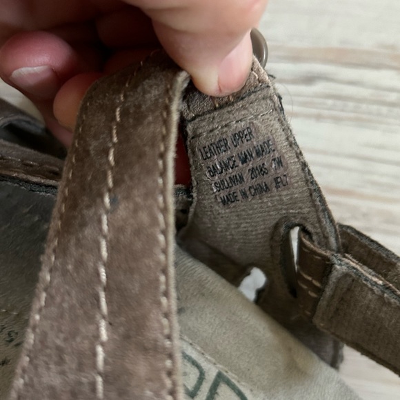 Earth Origins suede sandals. Size 7 wide. - Picture 6 of 8